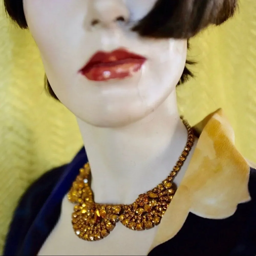 ♥️ Vintage Rhinestone necklace, Delicious marmalade orange unique scallops